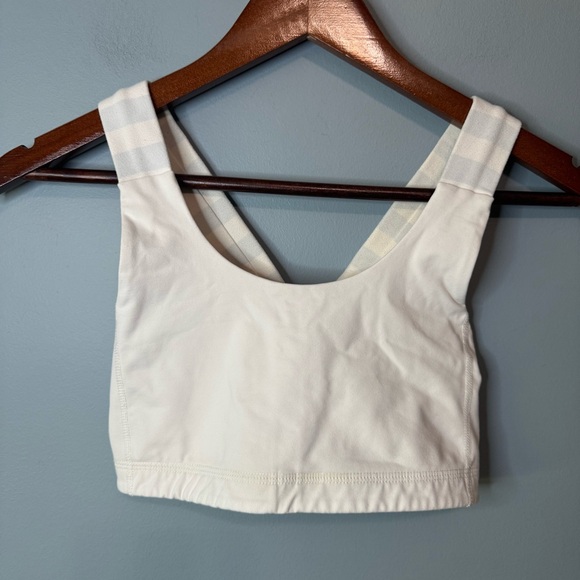✨3/$20✨ Lululemon White Sports Bra. Women’s Size 4 - Picture 1 of 10